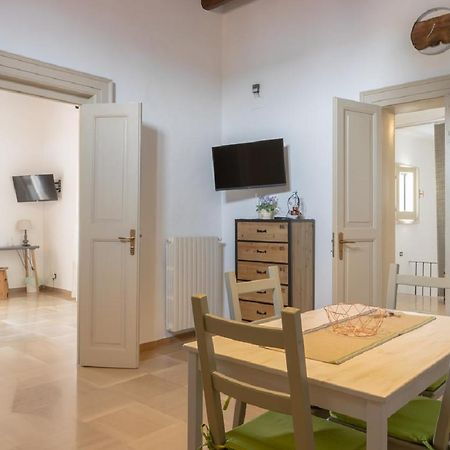 Palazzo Bianchi Domus Holidays Trani Exteriör bild