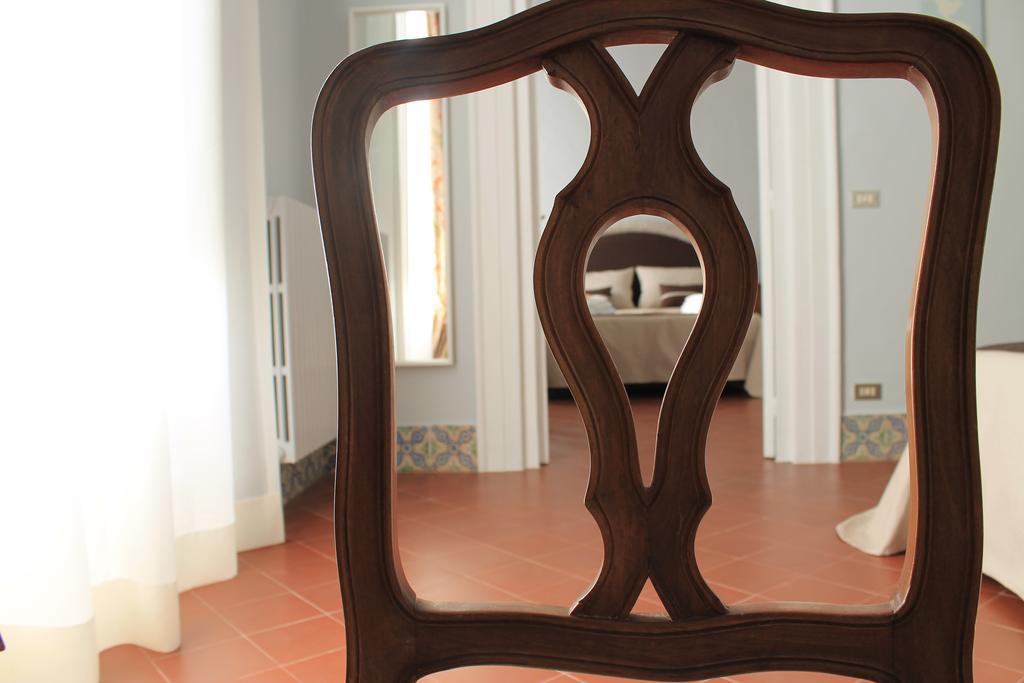 Palazzo Bianchi Domus Holidays Trani Exteriör bild