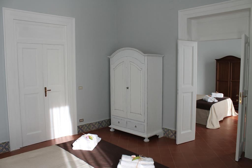 Palazzo Bianchi Domus Holidays Trani Exteriör bild