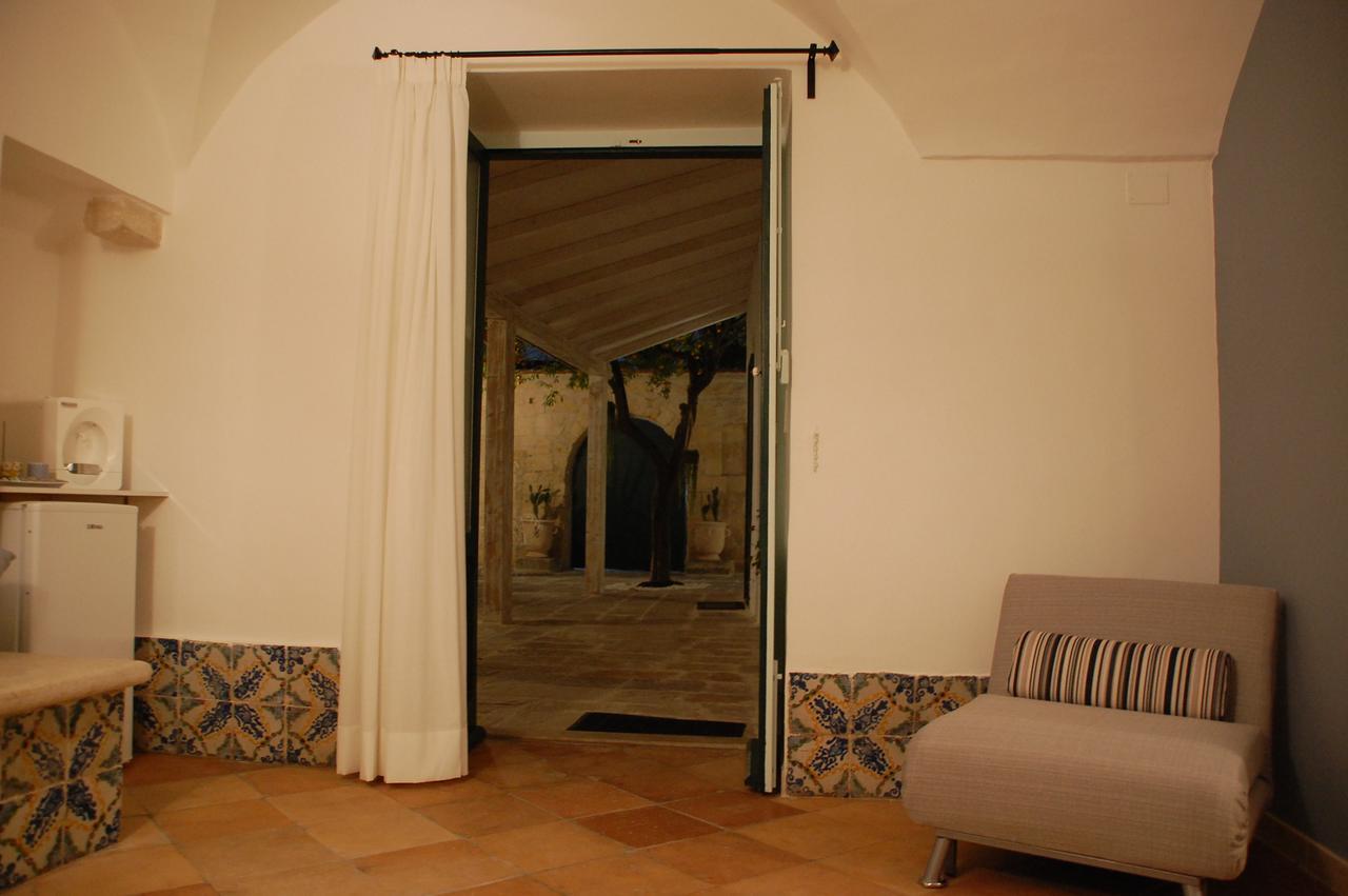 Palazzo Bianchi Domus Holidays Trani Exteriör bild