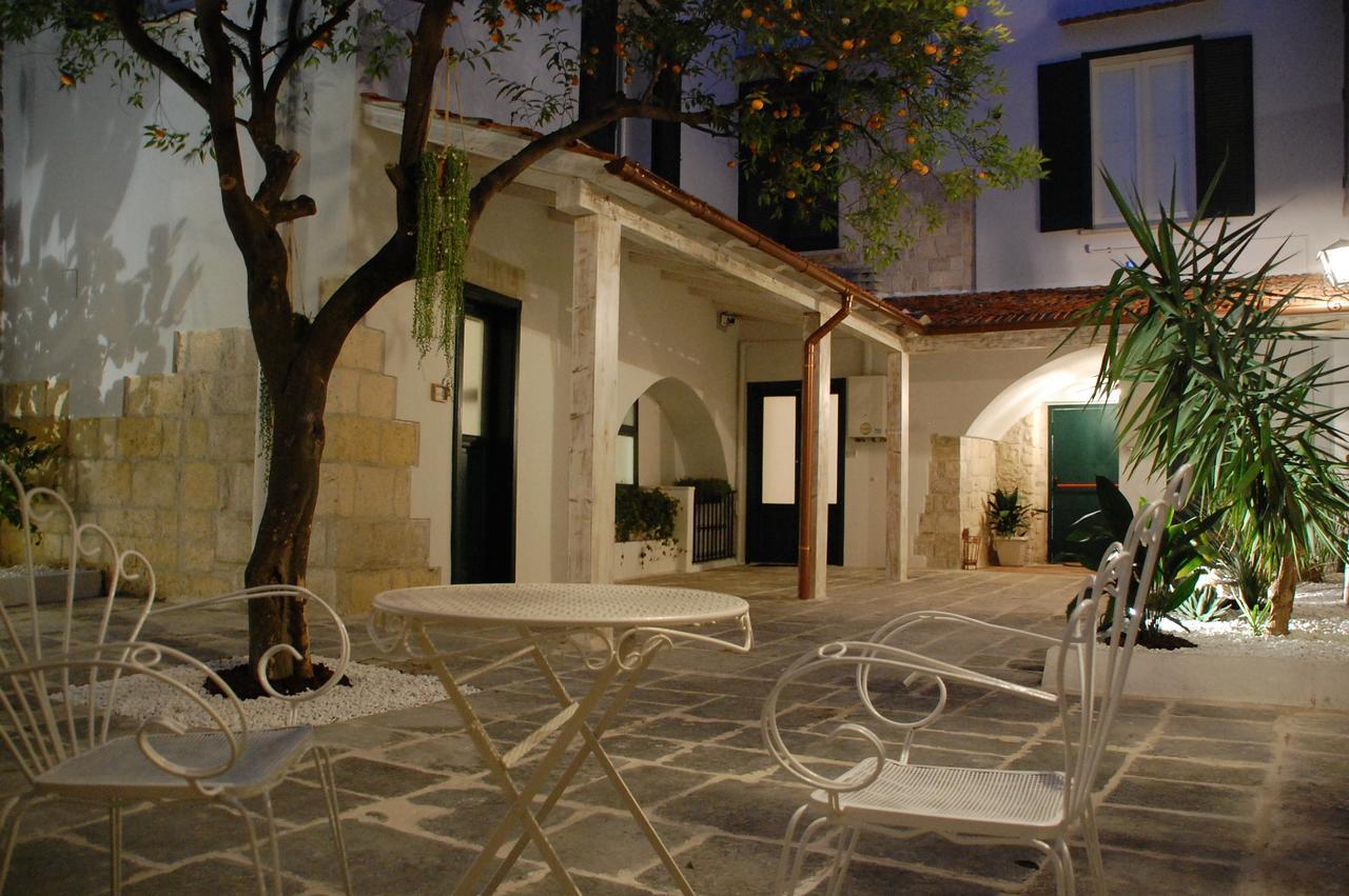 Palazzo Bianchi Domus Holidays Trani Exteriör bild