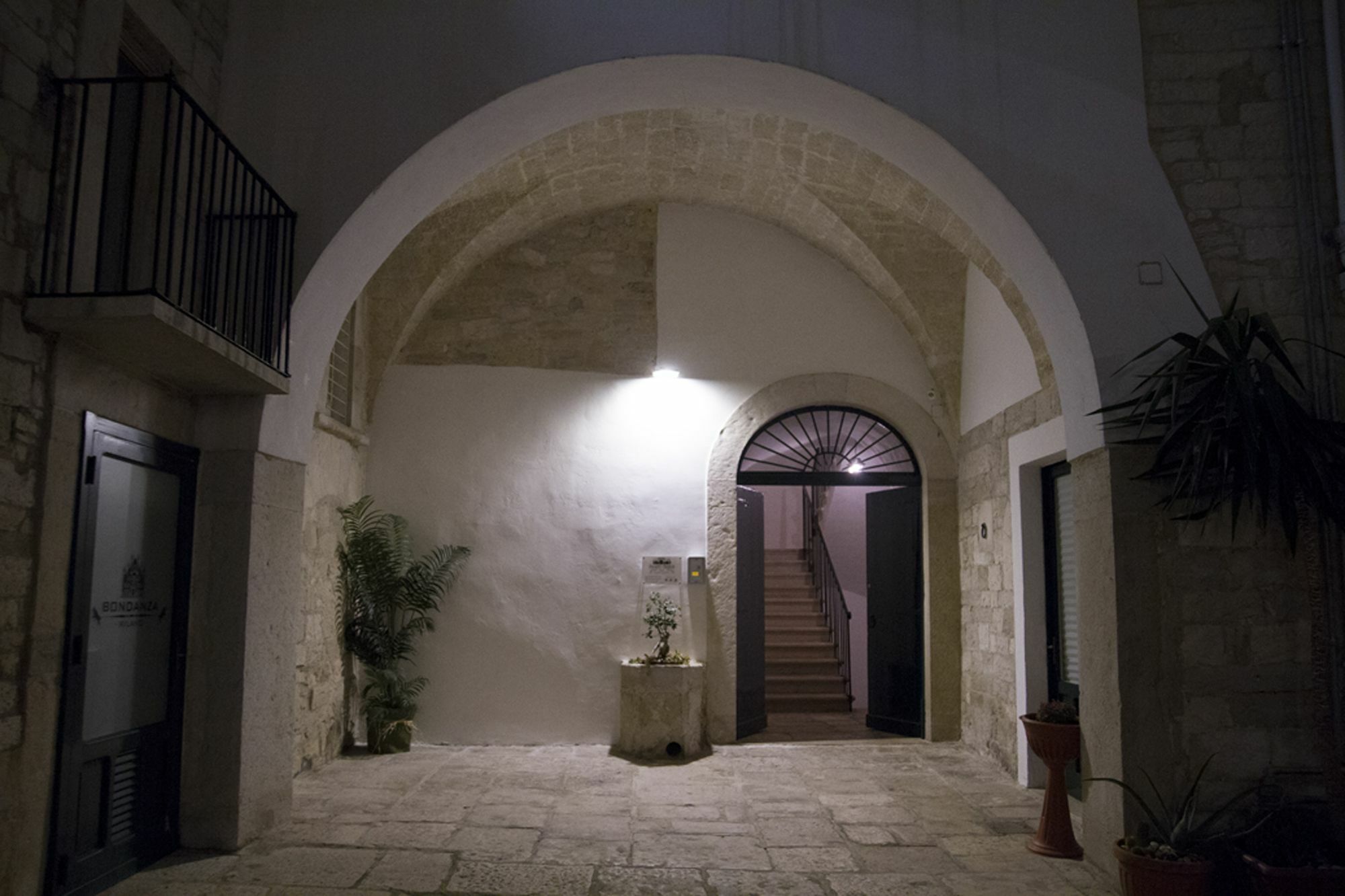 Palazzo Bianchi Domus Holidays Trani Exteriör bild